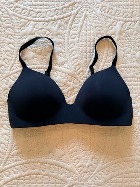 Victoria’s Secret T-Shirt Lightly Lined Wireless Bra Black 34D